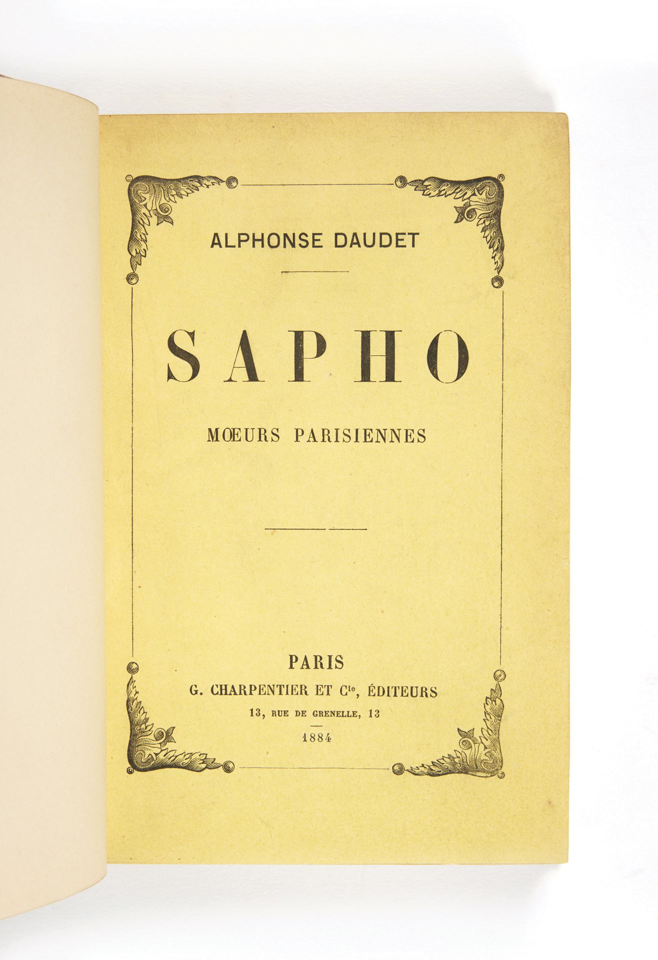 DAUDET, Alphonse. Sapho。旁观者清。巴黎，Charpentier，1884年；8开本，红色半马洛金，带角，书脊

脊柱间有五个华丽的神经，&hellip;