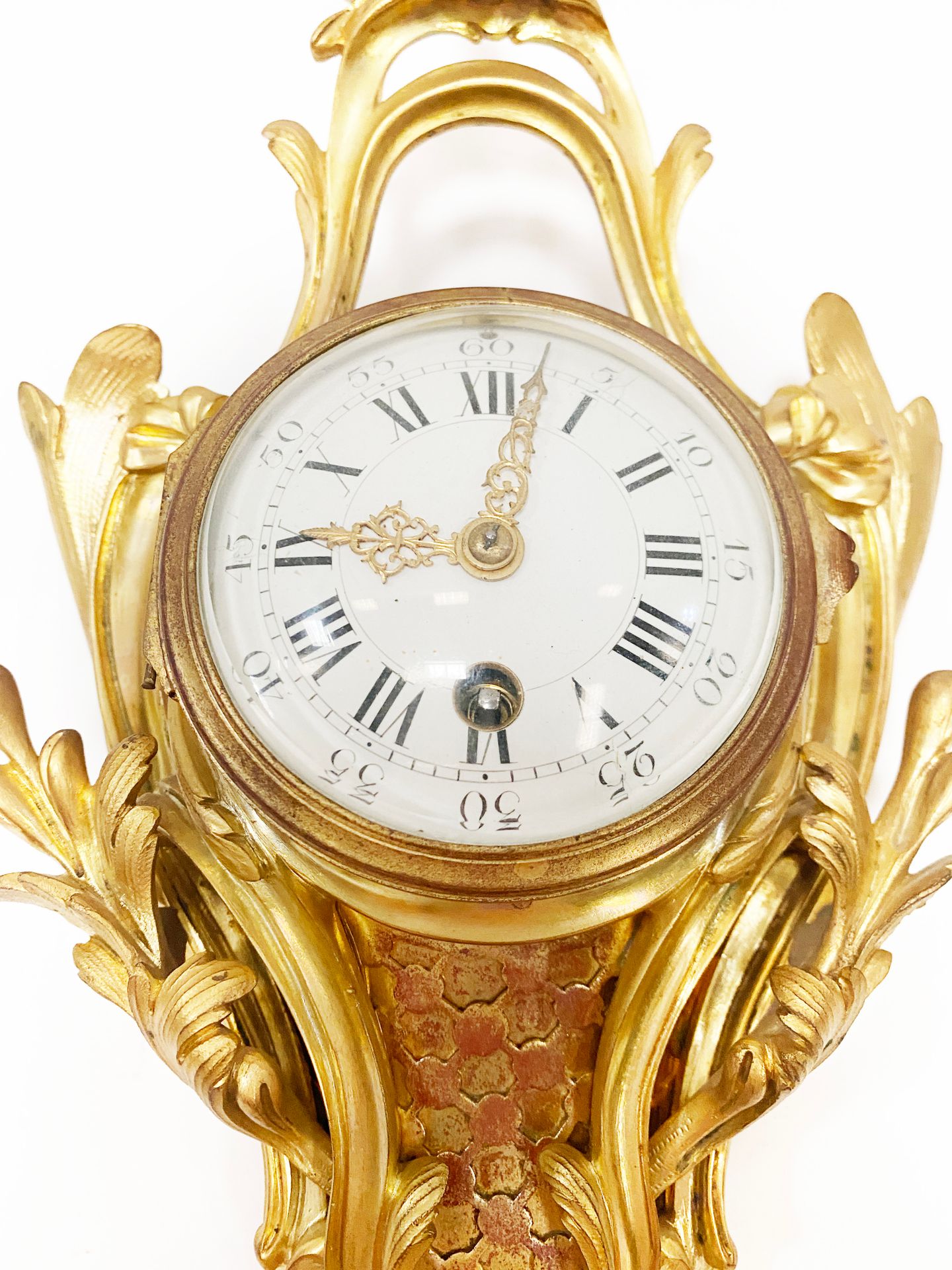 Null Cartel d'alcôve In gilt and chased bronze, the circular dial with Roman and&hellip;