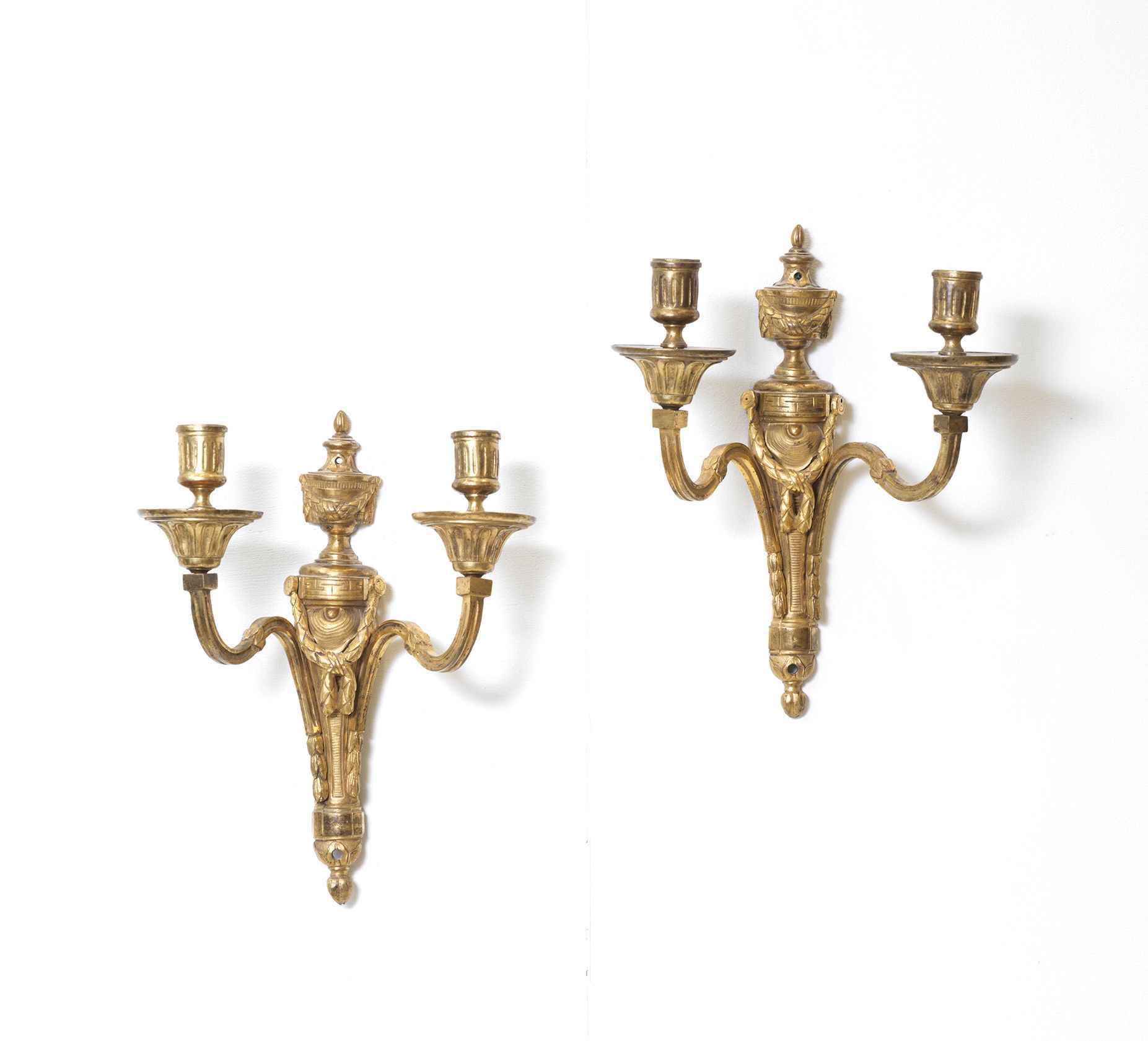 Null * PAIR OF APPLIQUES with two arms of light in chased and gilded bronze. The&hellip;