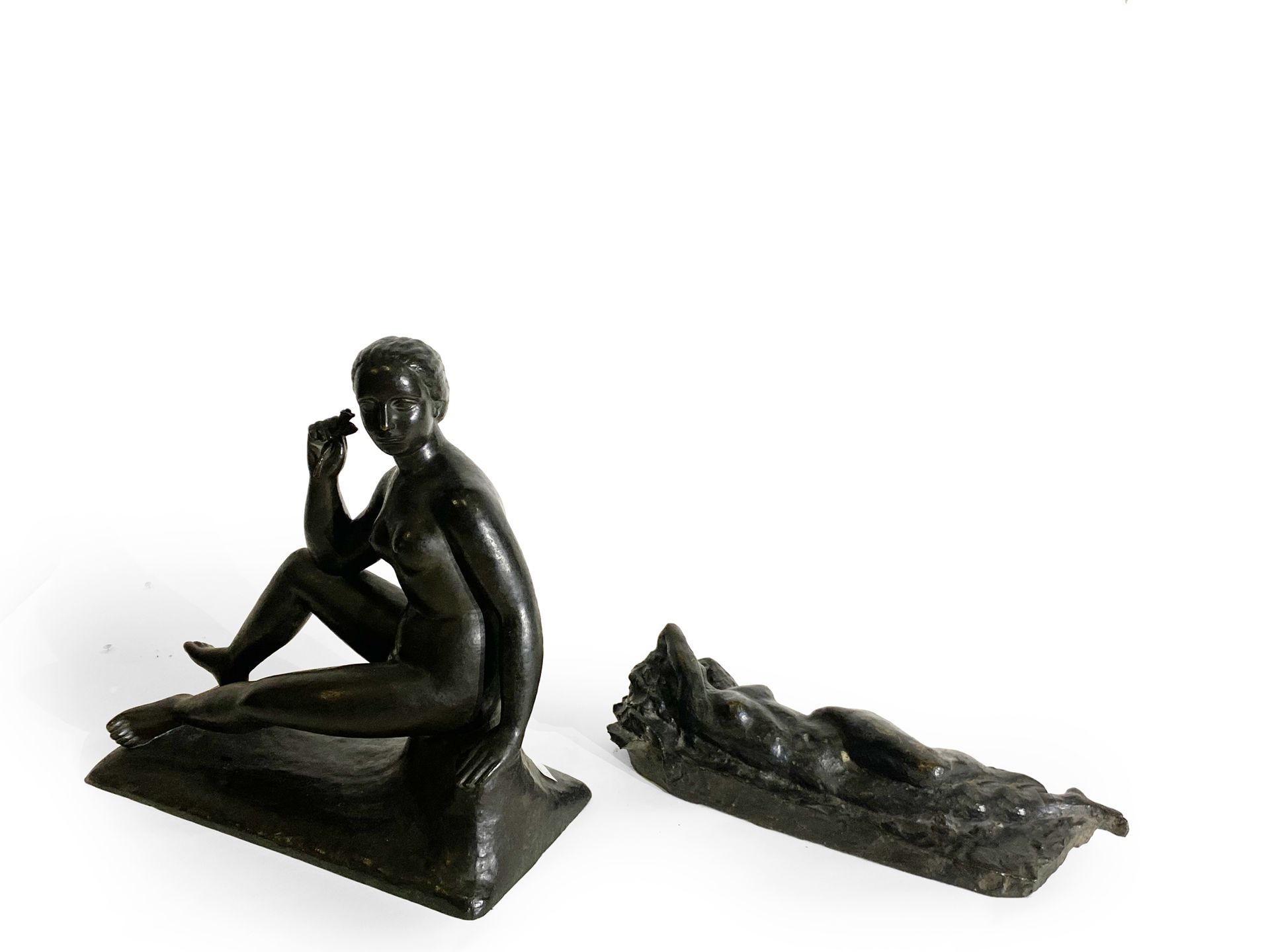 Null Conjunto de dos esculturas: 

- Escultura de bronce de un desnudo reclinado&hellip;