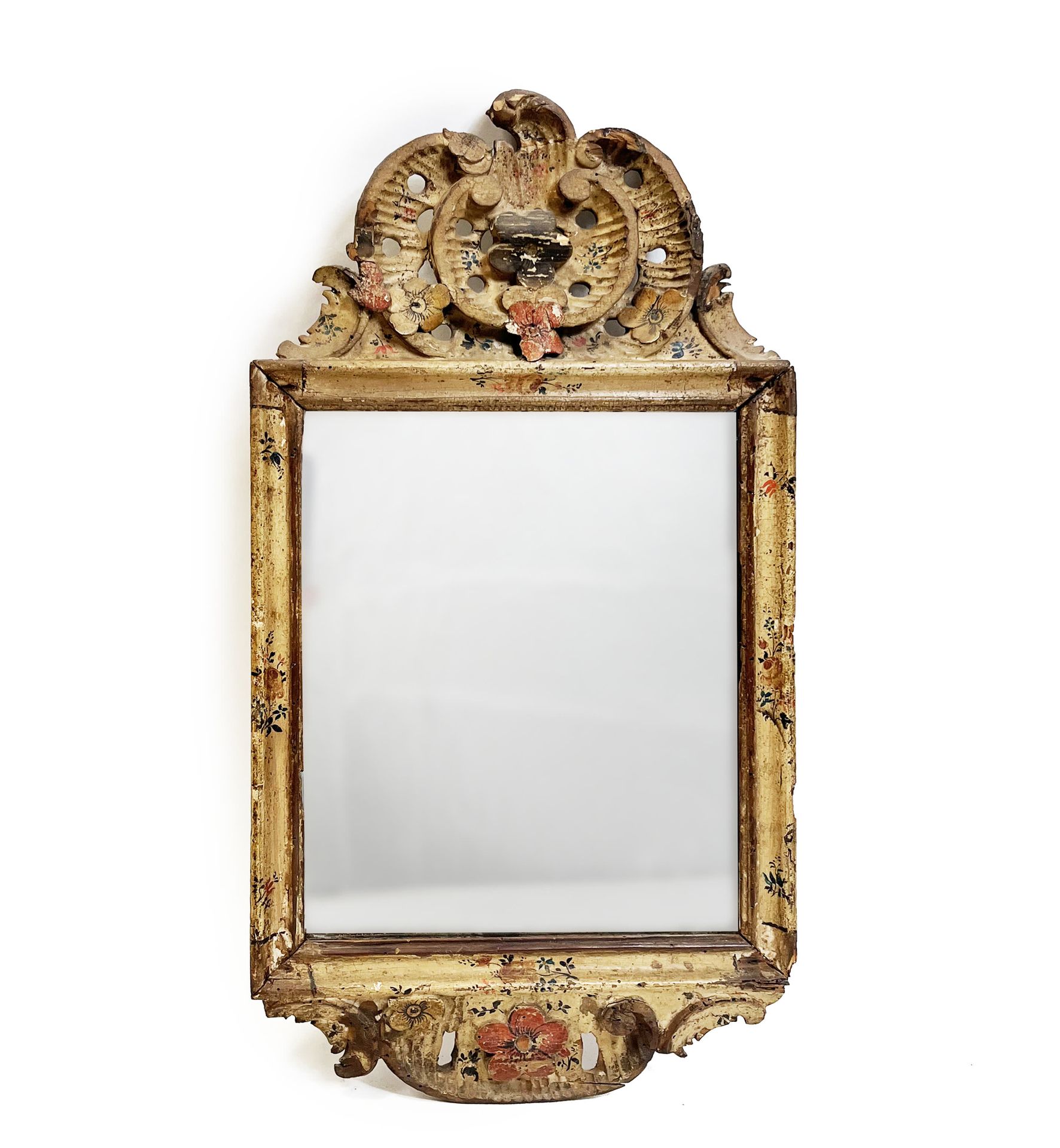 Null Kleiner Spiegel mit Giebel aus bemaltem Holz mit Muschel- und Fleurettendek&hellip;