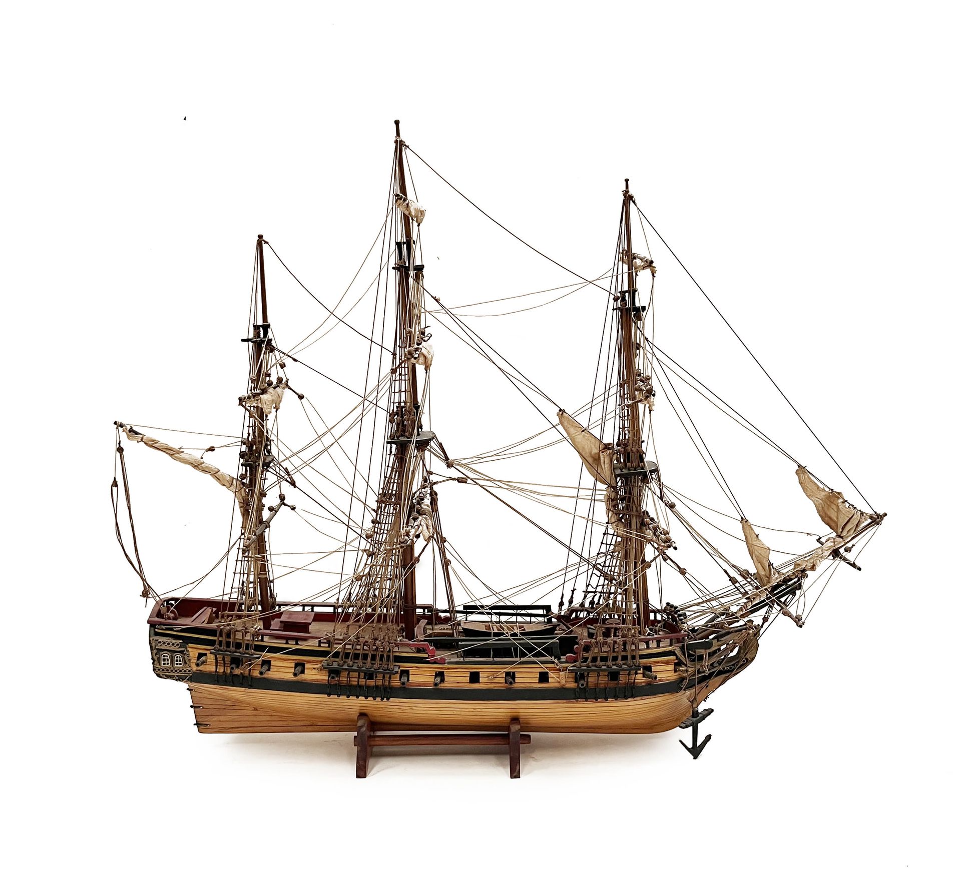 Null 
Maquette de bateau en bois naturel à trois mats "La Flore" H_50 cm L_58 cm&hellip;