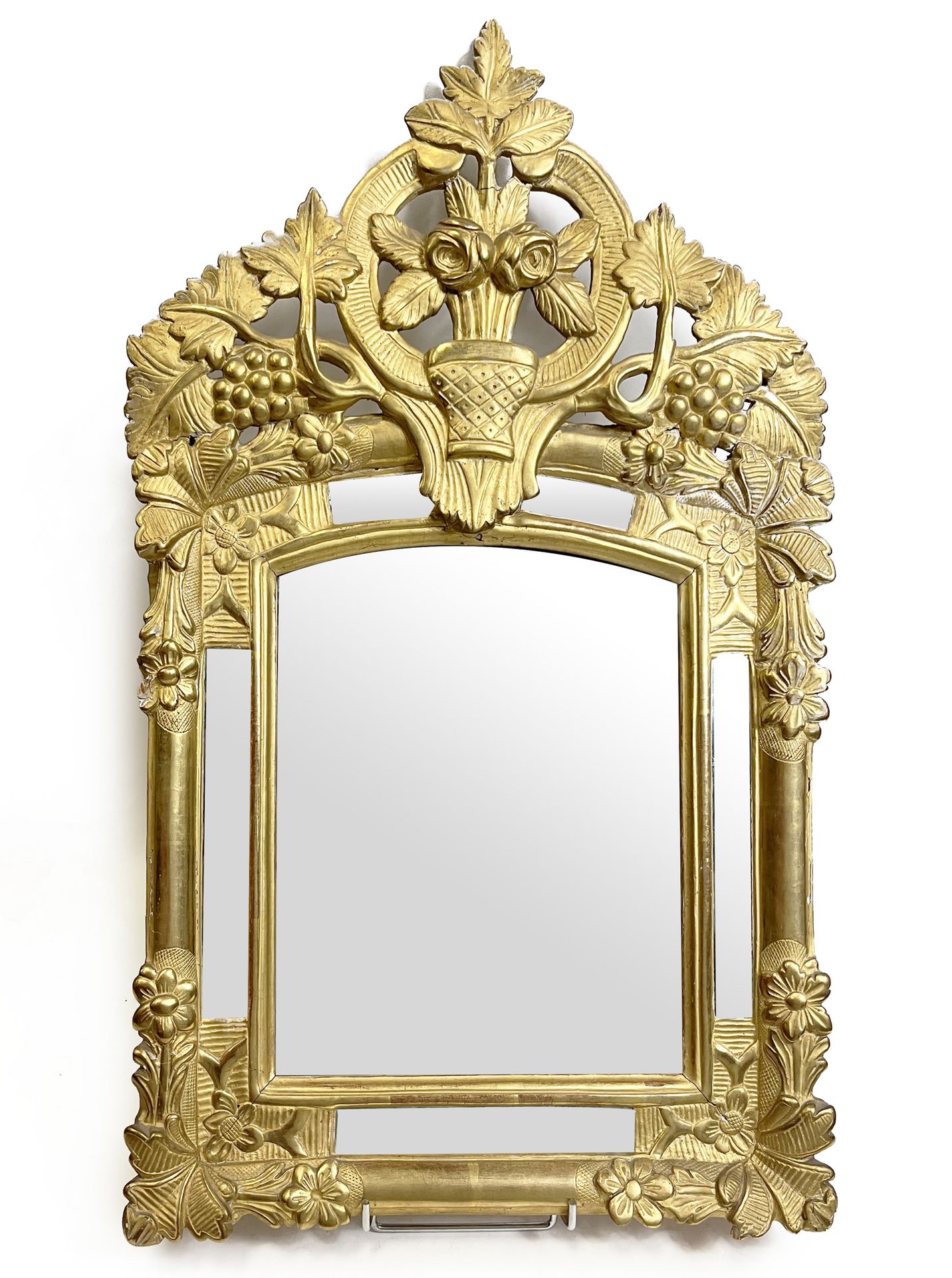 Null Mirror with pediment and parecloses in gilded wood. 18th century. H_73 cm L&hellip;