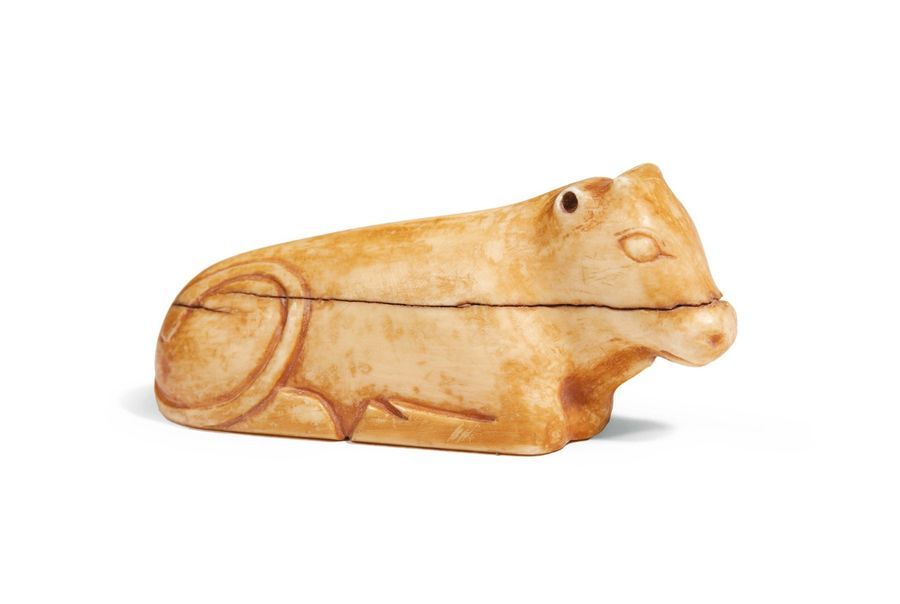 Null ?FIGURINE DE BOVIDÉ.
Égypte, Époque Thinite.
Rare figurine, probablement un&hellip;
