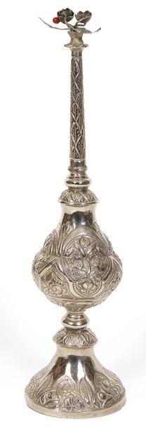 Null GRAND ASPERSOIR Mrach à tête fleurie en argent, fin XIXeme siècle
Aspersoir&hellip;