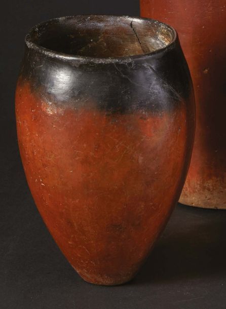 Null ?VASE BLACK TOP.
Égypte, Nagada II.
Vase oblong rouge à sommet noirci.
Terr&hellip;