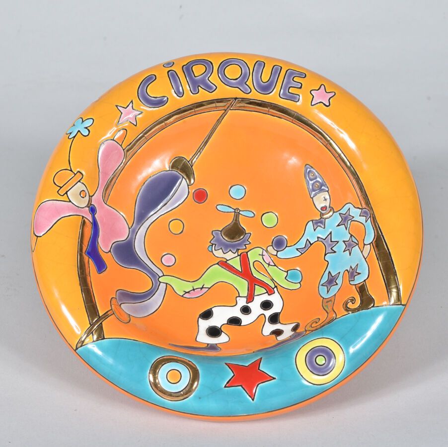 Null 尼古拉-德-韦尔（1970年出生）和隆威公司

"马戏团"。碗身为圆形，采用多色珐琅彩陶瓷，并以镀金装饰。

签名。

高5.5厘米-直径20厘米