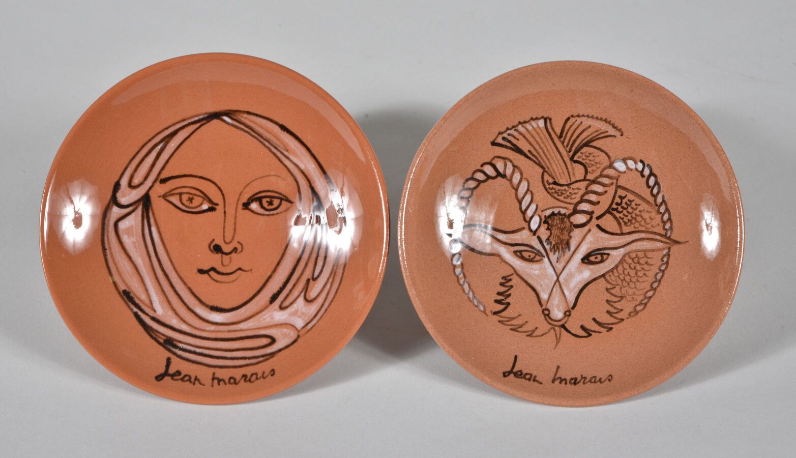 Null 让-马莱斯(Jean MARAIS) (1913-1998)

两个圆形的陶瓷碗，一个装饰着一个女人的脸，另一个装饰着一个神奇的动物。

在装饰和背面&hellip;
