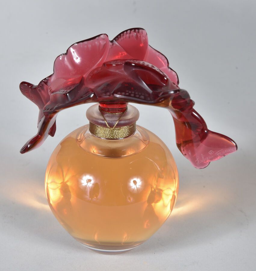 Null CRISTAL LALIQUE

Frasco de perfume "Mariposas". Pruebas en cristal soplado &hellip;