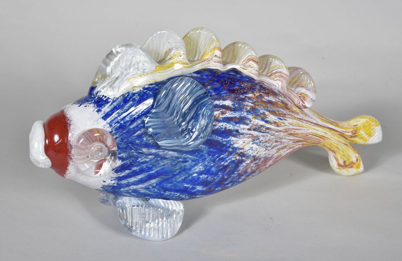 Null 让-克劳德-诺瓦罗(1943-2015)

不同颜色的吹制玻璃鱼雕塑，彩色玻璃的热应用和造型。

签名和日期为2007年。

高20.5厘米-长40厘&hellip;
