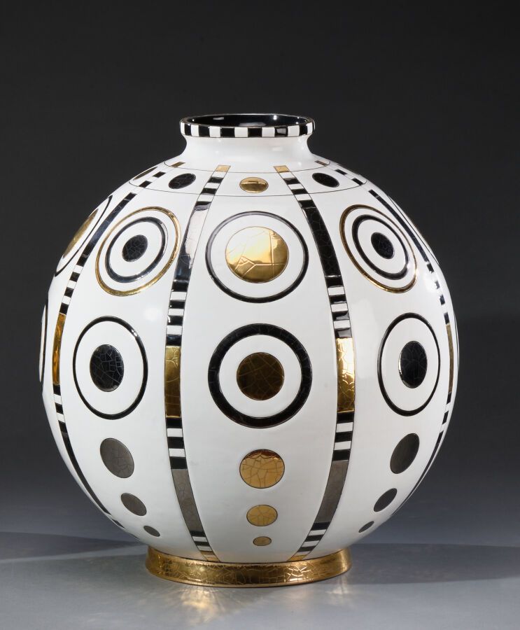 Null Clothilde D. & LONGWY 

"Geo". Spherical vase in black, white and gold enam&hellip;