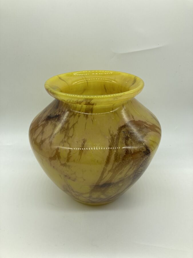 Null SCHNEIDER

Vase conique épaulé et col ouvert galbé. Épreuve en verre jaune &hellip;