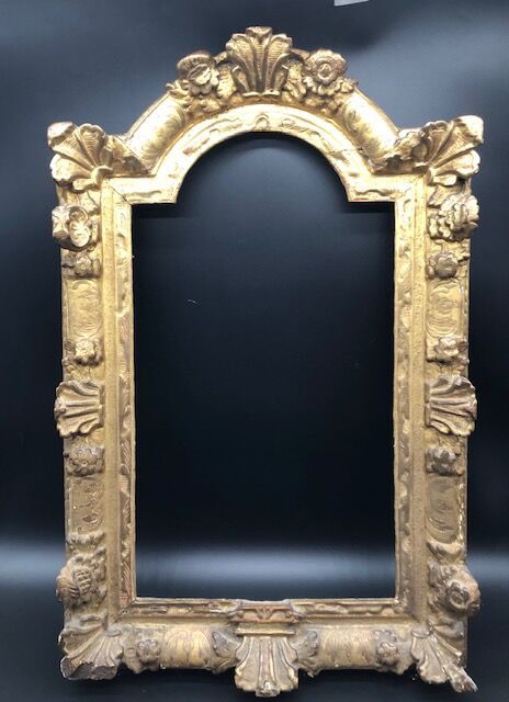 Null Carved and gilded wood Christ frame decorated with shells and daisies. 

Ea&hellip;