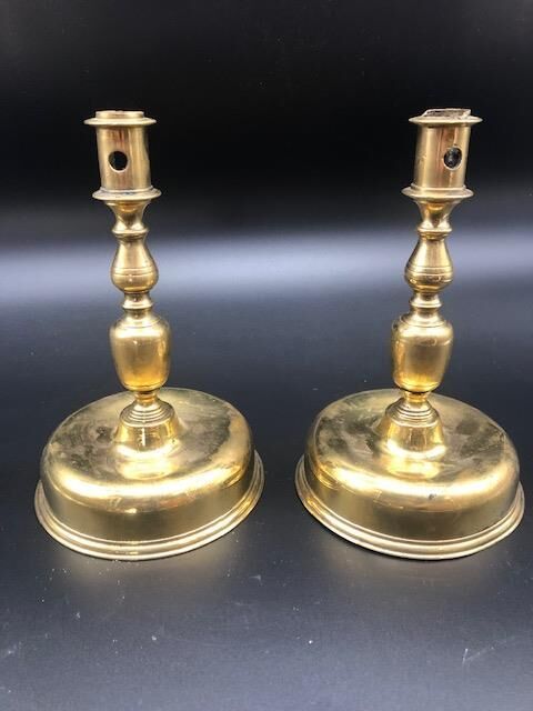 Null Beautiful pair of brass bell candlesticks with a baluster shaft. 

17th cen&hellip;