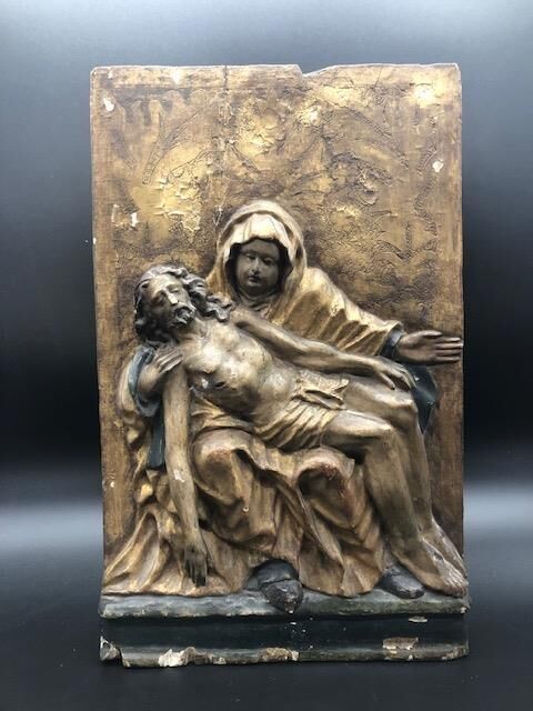 Null Carved wooden panel showing a Pieta. 

End of the 16th century. 

52 x 33 c&hellip;