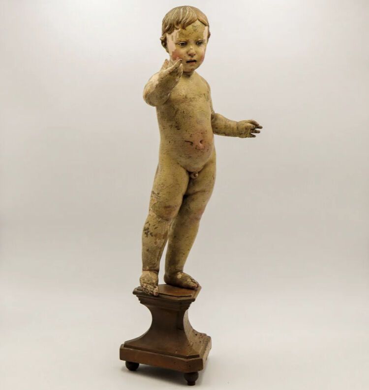 Null Enfant Jésus en bois sculpté et polychromé, yeux en verre présenté sur un s&hellip;