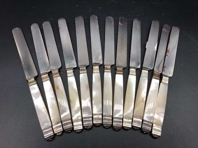 Null Twelve cheese knives, mother of pearl handles and steel blades. 

Circa 188&hellip;
