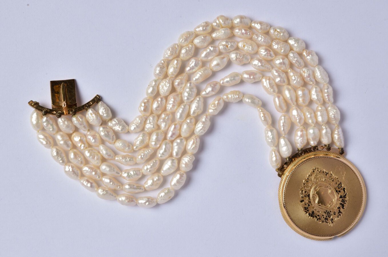 Null Bracelet à six rangs de perles de culture d'eau douce baroques, le fermoir &hellip;