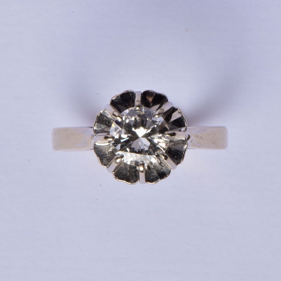Null Bague solitaire en or gris 18K (750/oo) centrée d'un diamant taille brillan&hellip;