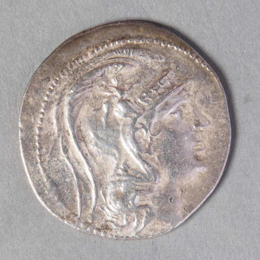 Null ATTICO ATENIESE :

TETRADRACHME Stephanophore in argento (nuovo stile) colp&hellip;