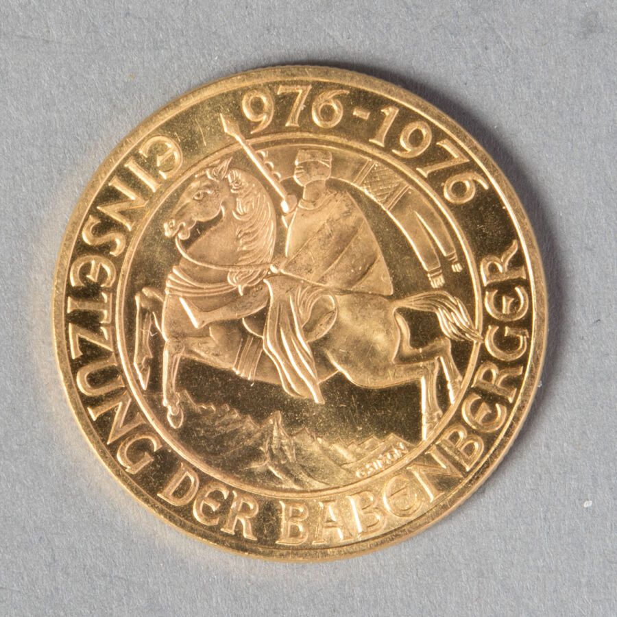 Null AUSTRIA 

1000 SCHILLING 1976 in oro giallo 

13 gr 49 

KM 2933 

FDC