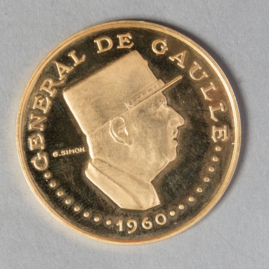 Null CHAD 

10000 FRANCOS 1960 con la efigie del General DE GAULLE 

35gr30 

KM&hellip;