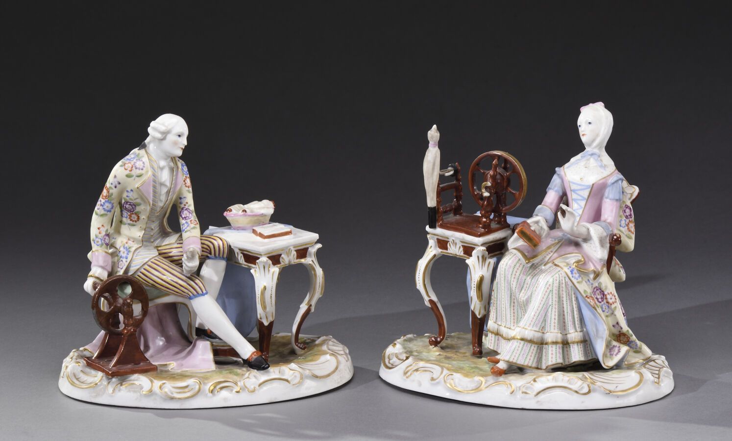 Null * Jacob Petit. Deux groupes en porcelaines polychrome et or, signés J.P.

X&hellip;