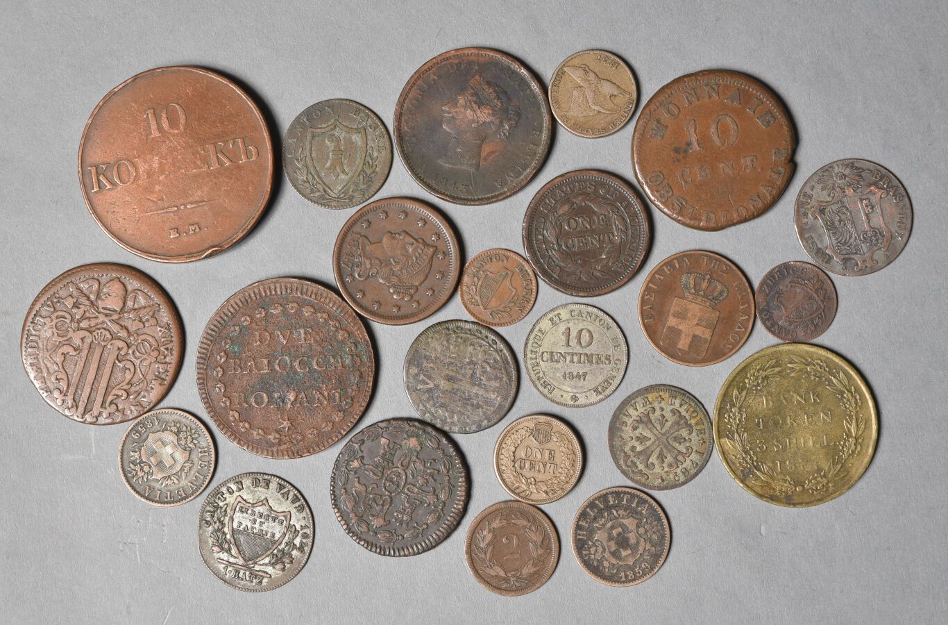 Null MONNAIES ETRANGERES :23 monnaies en cuivre, bronze, cupro-nickel, billon du&hellip;