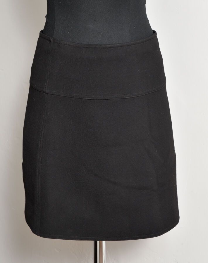 Null COURREGES. Short skirt in black gabardine. Size 38.