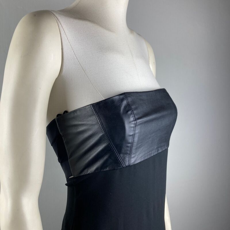 Null Alice + olivia.粘胶材质的黑色长裙，彩色皮革胸衣。尺寸为0。