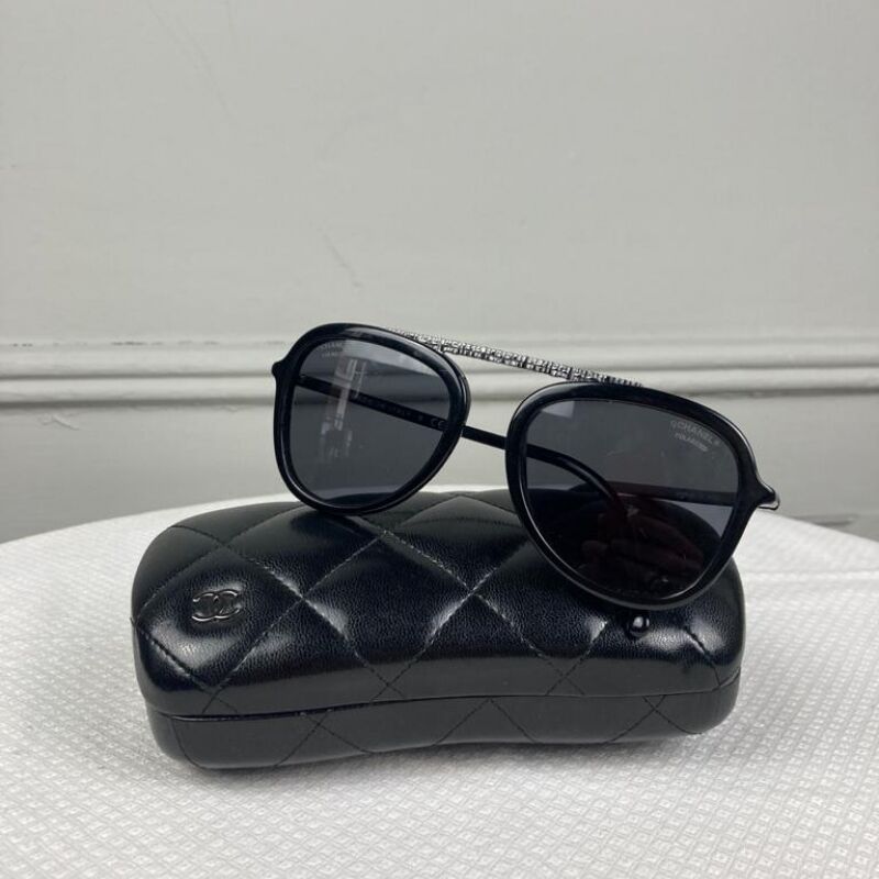 Null CHANEL. Pair of square black acetate sunglasses, lenses gathered by engrave&hellip;