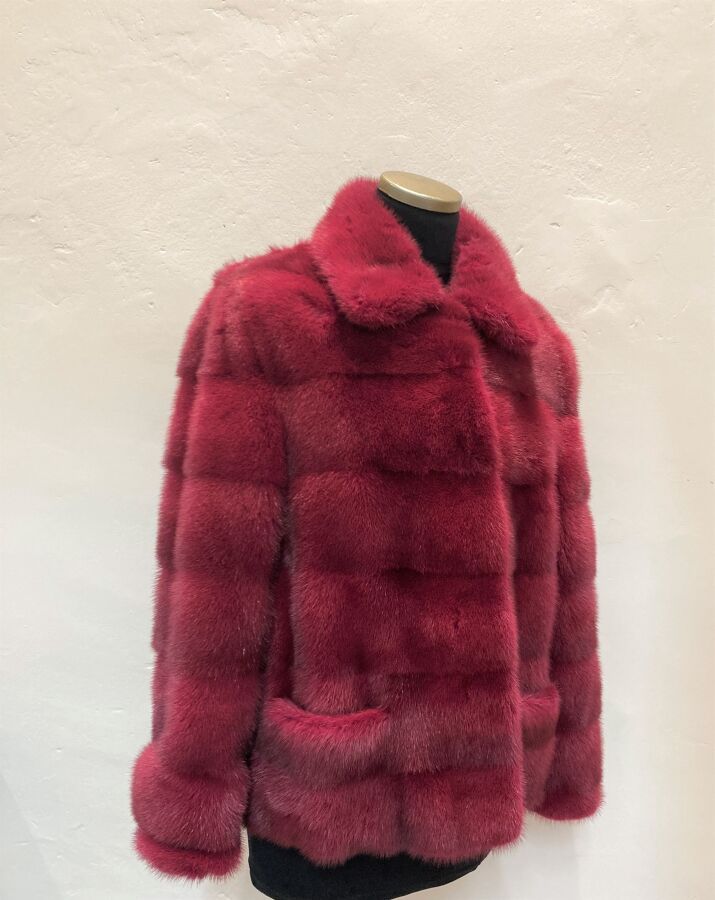 Null ESCADA Couture. Short jacket in raspberry shiny mink, horizontal full skin &hellip;
