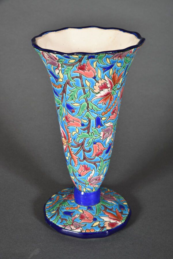 Null Justin MASSON (1882 - 1959) & MANUFACTURE DE LONGWY

Vase cornet en céramiq&hellip;