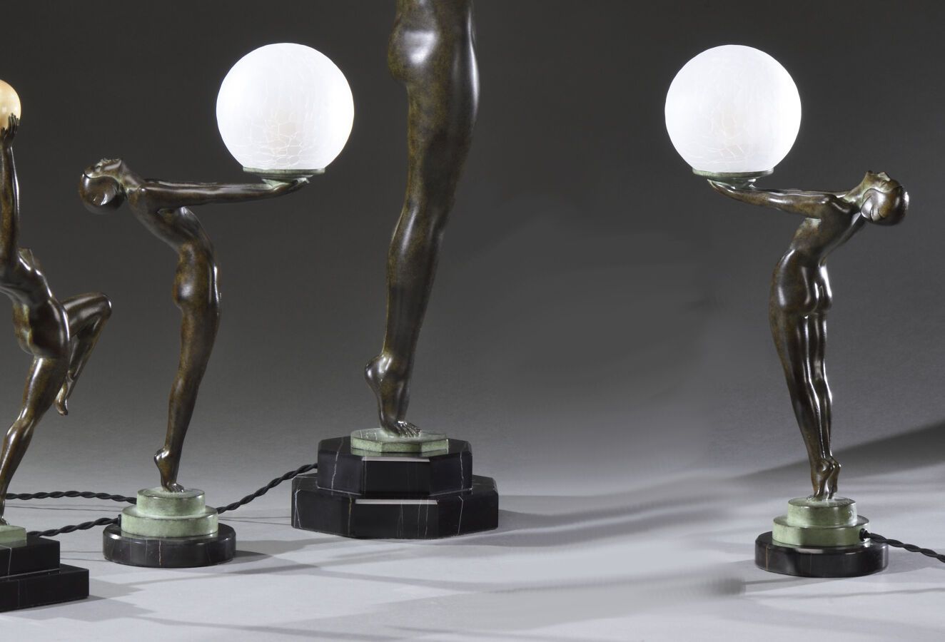 Null Max LE VERRIER (1891 - 1973) 

" Lueur lumineuse ". Paire de lampes en régu&hellip;