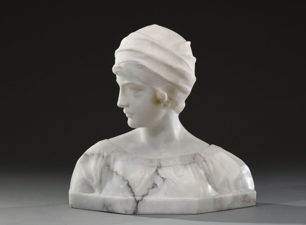 Null Guglielmo PUGI (c. 1850 - 1915)

" Jeune femme au turban ". Buste en albâtr&hellip;