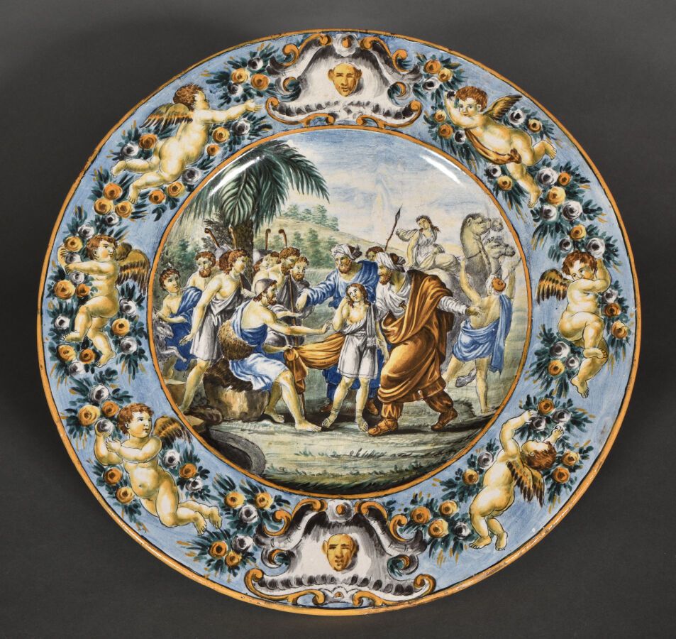 Null CASTELLI（算是）。

大圆陶盘，中间有多色装饰，代表约瑟和他的兄弟们，边上有普蒂装饰。

19世纪。

D.49.3厘米。

芯片。