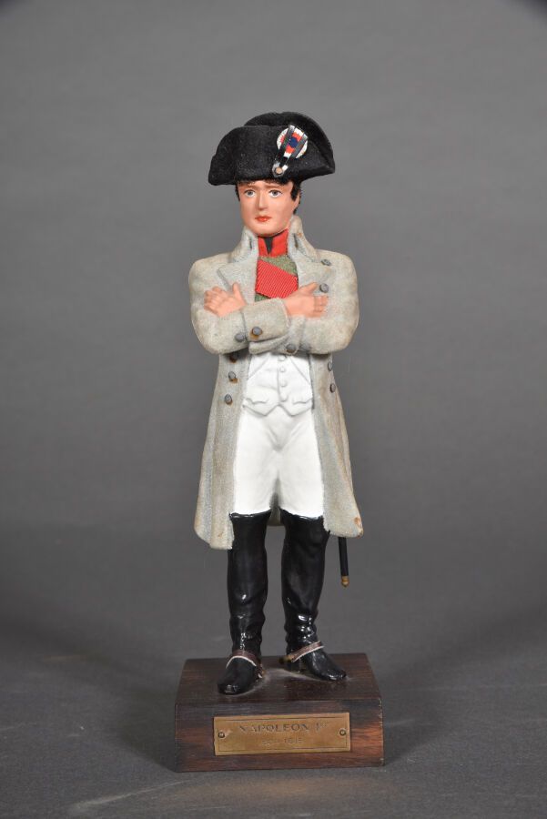 Null FIGURINE MARCEL RIFFET.

Bleifigur, Kaiser NAPOLEON 1° zu Fuß, in Gehrock, &hellip;