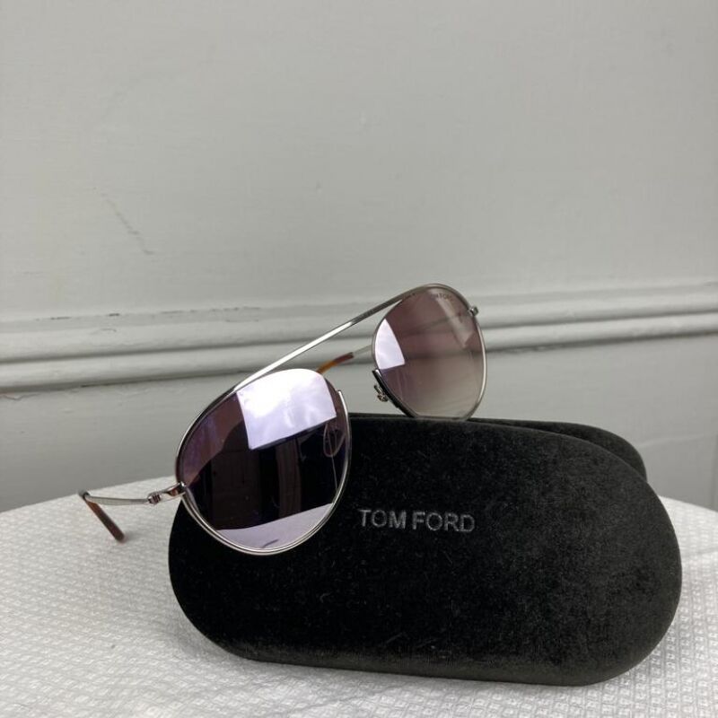 Null TOM FORD. Paire de lunettes de soleil aviator, métal chromé, verres miroir.&hellip;