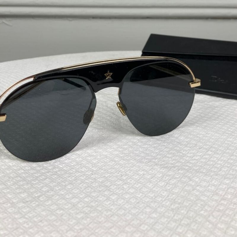 Null DIOR. Pair of sunglasses (R) Evolution shape pilot black smoked glasses, go&hellip;