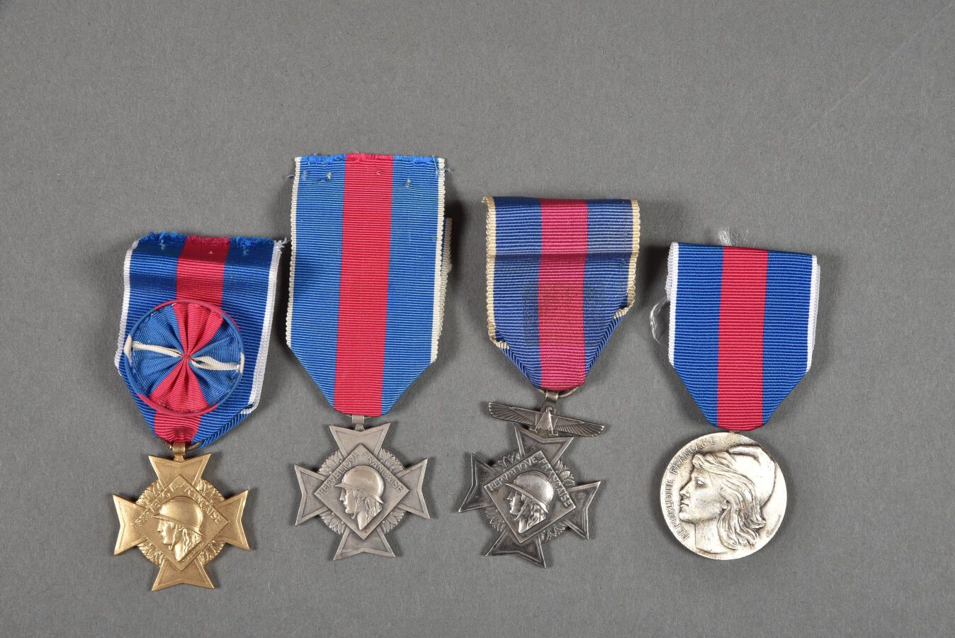 Null Frankreich. Medal of Voluntary Military Services, including Air models, lot&hellip;