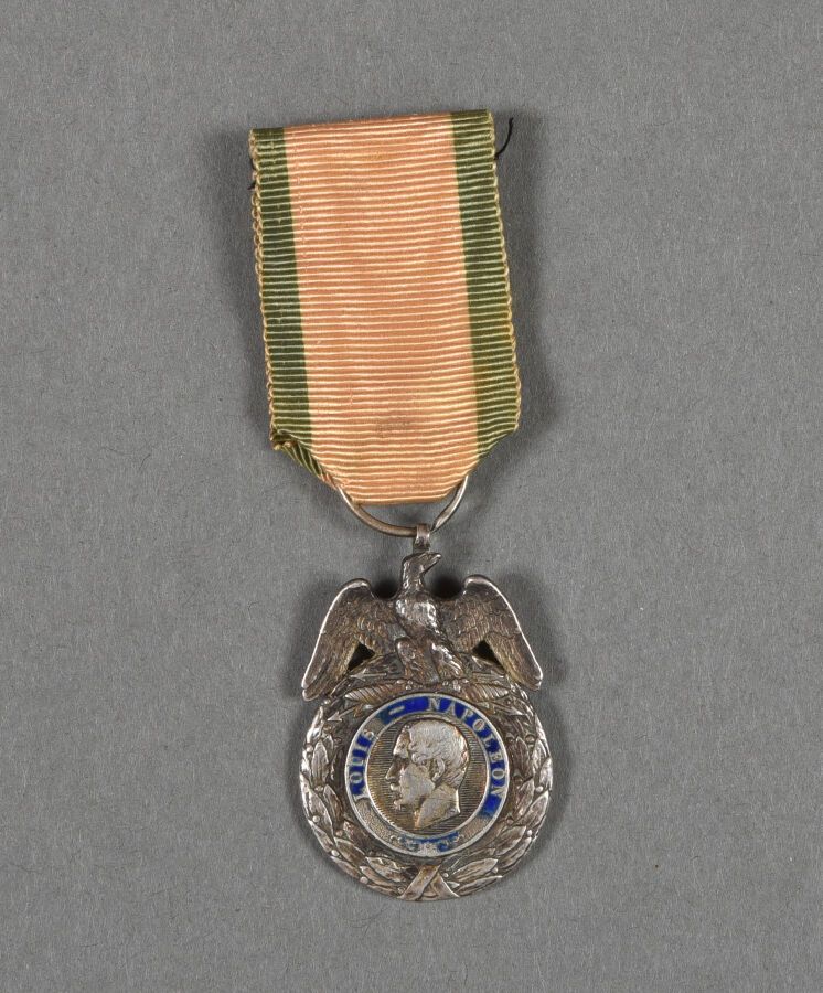 Null Francia. Medalla militar 1°Tipo, con cinta estrecha, astillas.