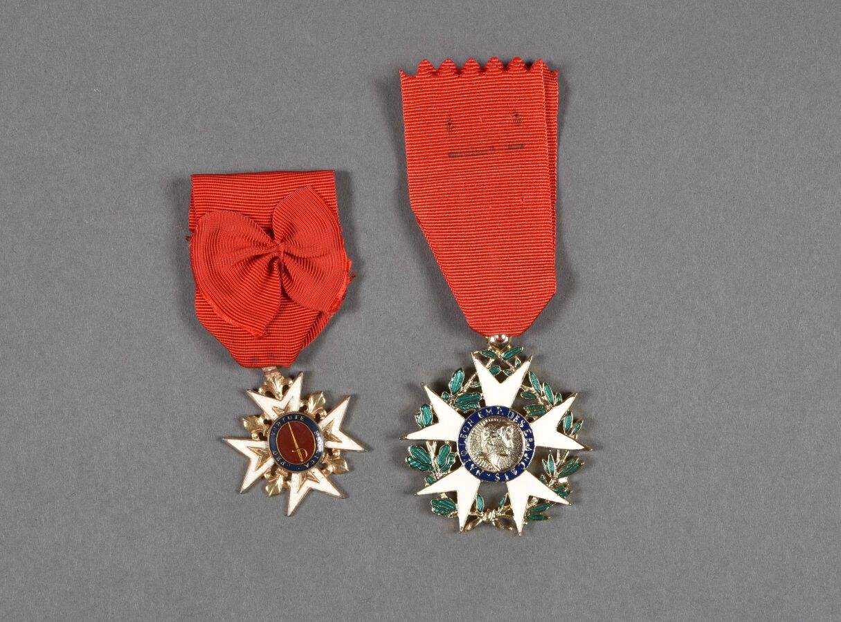 Null 法国。军功勋章（1759年）和荣誉军团勋章（1802年），镀金金属副本，一套2枚。