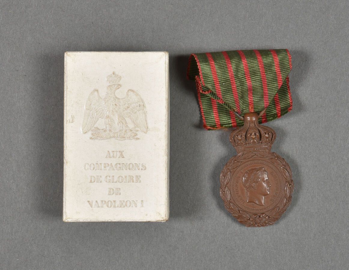 Null Francia. Medalla de Santa Elena en su caja, variante muy rara de una caja d&hellip;