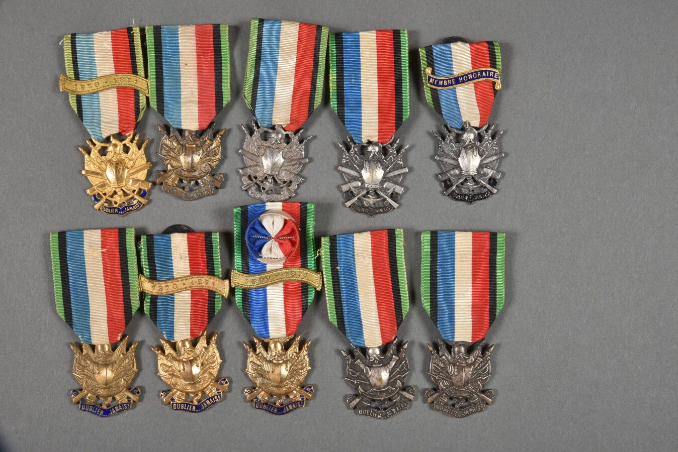 Null Frankreich. Medaille der Kriegsveteranen "OUBLIER JAMAIS", 10er-Set.