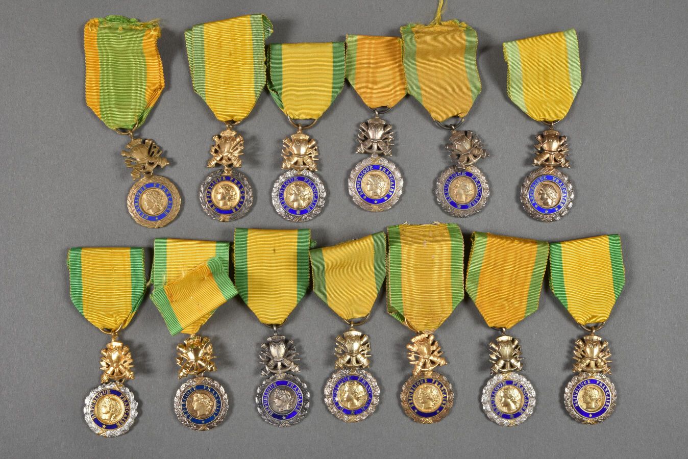 Null France. Médaille Militaire, 4°/5° République, variantes, lot de 13.