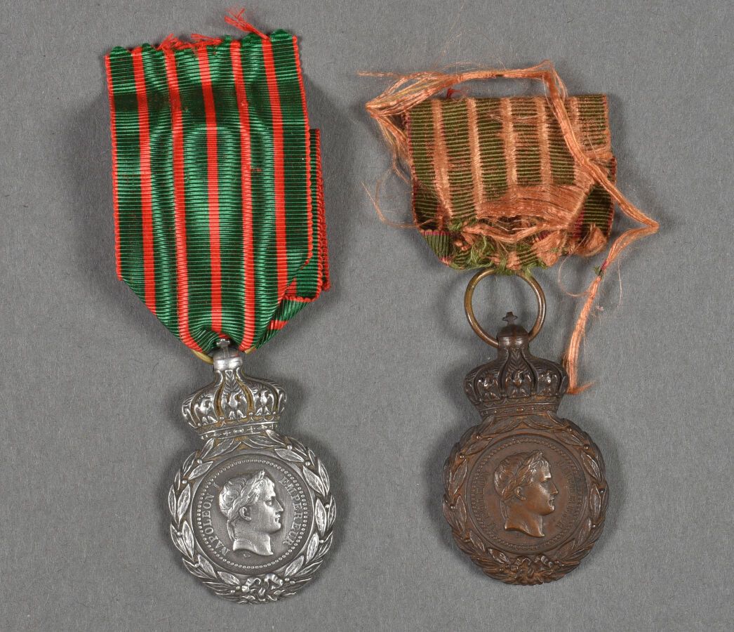 Null France. Médaille de Sainte Hélène, et une refrappe, lot de 2.