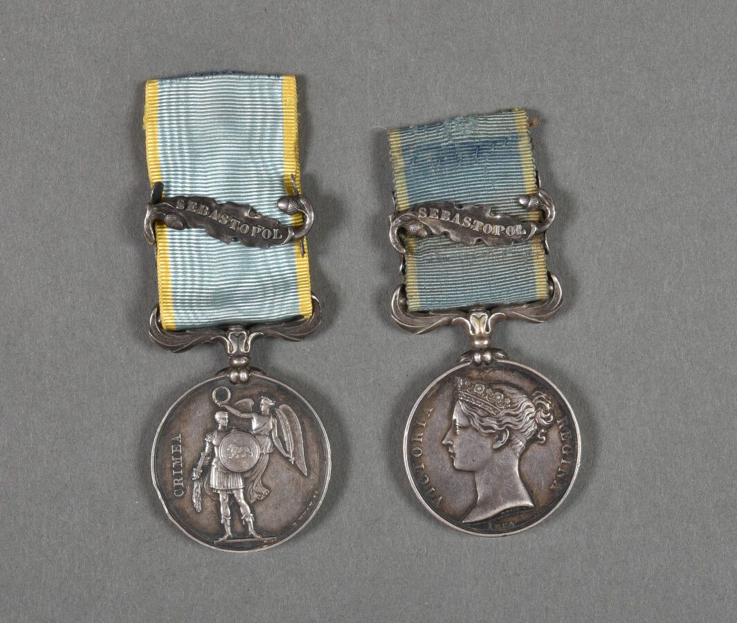 Null 法国。大不列颠。1854年CRIMEE奖章，(2)，带Sebastopol扣子，一套2枚。