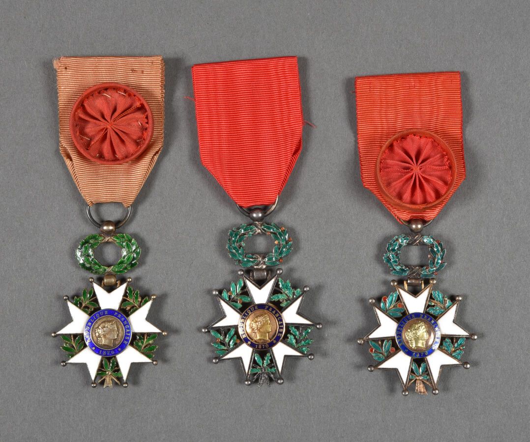 Null 法国。荣誉军团勋章。1870.官员包括一个珠宝模型（2），一个骑士，3°共和国，碎片，共3件。
