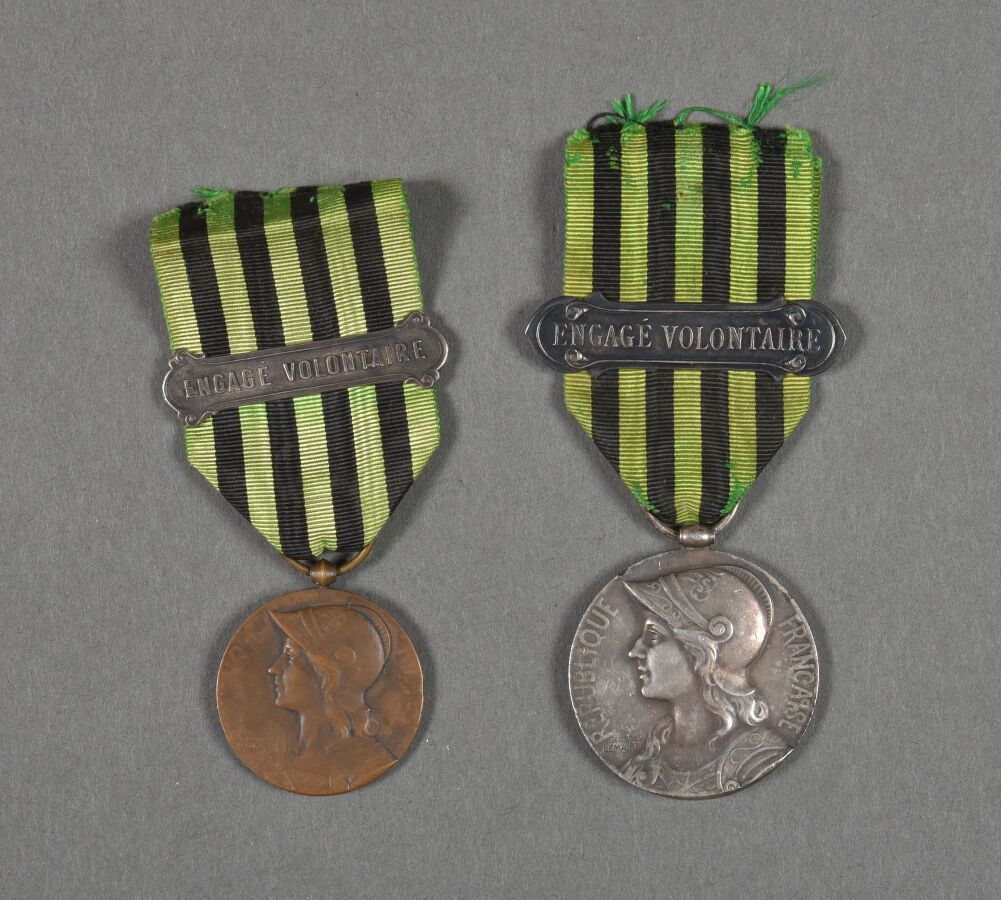 Null 法国。1910年的1870/1871年战争纪念章，大银色模块和一个铜质模块，一套2枚。