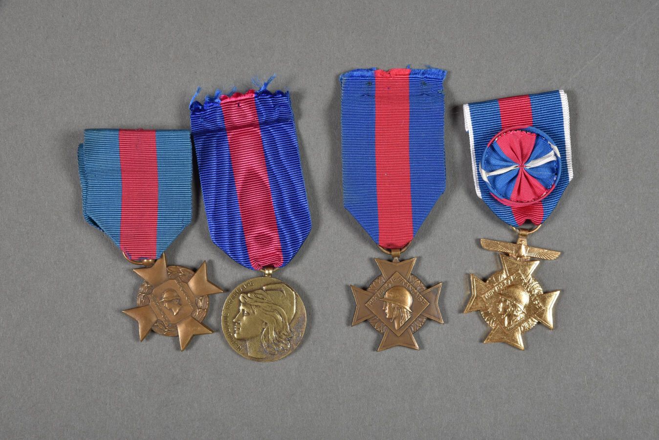 Null 法国。志愿兵勋章，包括一个航空模型，一套4枚。